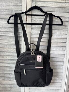 NEW Baggallini Black Nylon 14" Securtex Anti-Theft Vacation Backpack